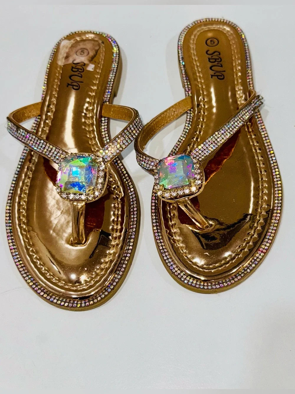 Women’s Gold Jeweled Rhinestone Thong Sandals Size 5 New Bling Flip Flops